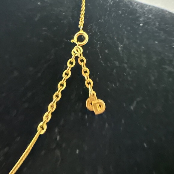 Dior Elegant Gold Necklace with Initial Pendant - Picture 4 of 5